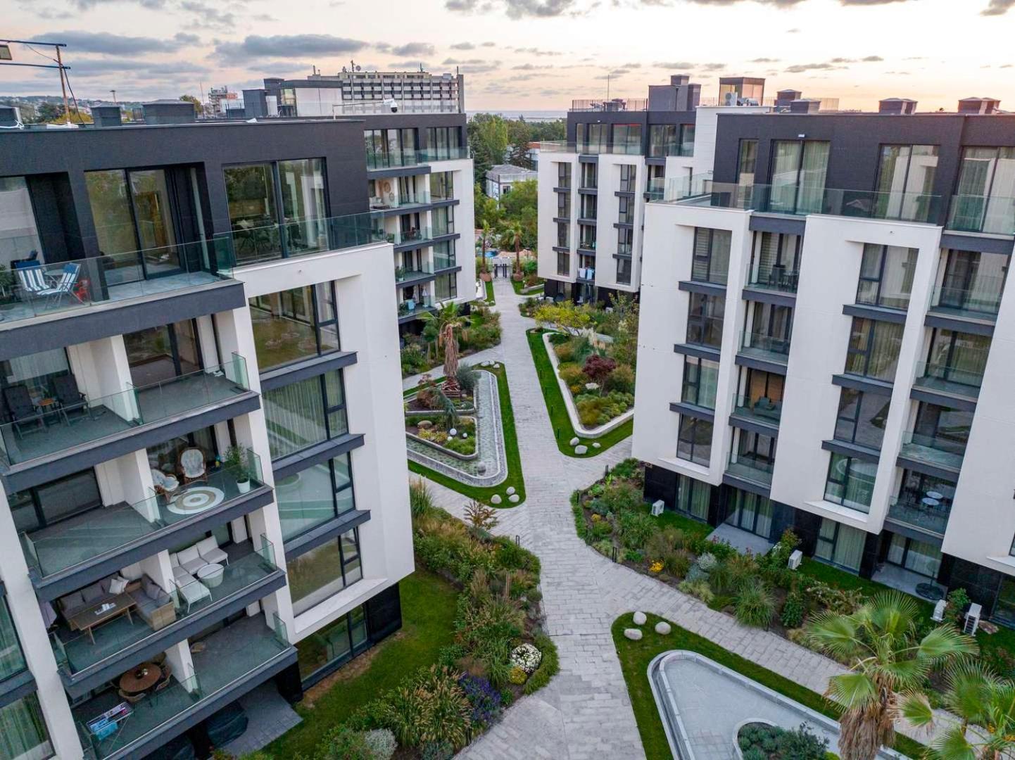 Sea Flats With Parking And Pool In Azur Daire *